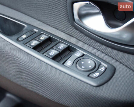 Серый Рено Сценик, объемом двигателя 2 л и пробегом 130 тыс. км за 8200 $, фото 30 на Automoto.ua