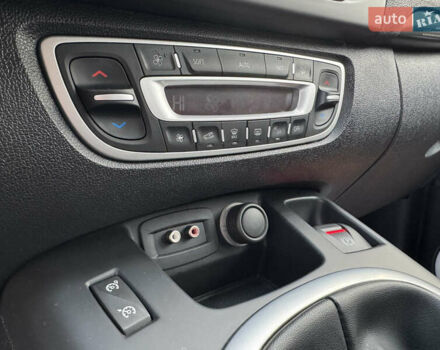 Сірий Рено Сценік, об'ємом двигуна 1.4 л та пробігом 176 тис. км за 7300 $, фото 16 на Automoto.ua