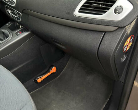 Серый Рено Сценик, объемом двигателя 1.5 л и пробегом 241 тыс. км за 5950 $, фото 26 на Automoto.ua