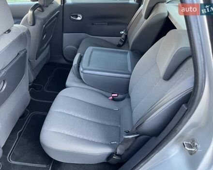 Рено Сценик 2009 в Харькове на Automoto.ua Серый Рено Сценик, объемом двигателя 0 л и пробегом 239 тыс. км за 6800 $, фото 10 на Automoto.ua