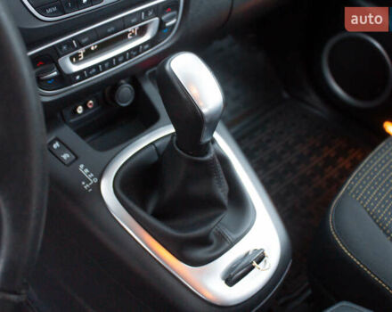 Серый Рено Сценик, объемом двигателя 2 л и пробегом 130 тыс. км за 8200 $, фото 23 на Automoto.ua