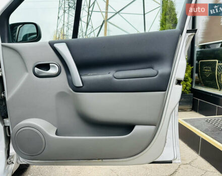 Серый Рено Сценик, объемом двигателя 1.6 л и пробегом 540 тыс. км за 6900 $, фото 24 на Automoto.ua