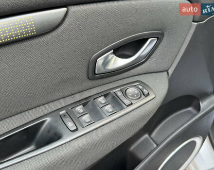 Сірий Рено Сценік, об'ємом двигуна 1.4 л та пробігом 176 тис. км за 7300 $, фото 8 на Automoto.ua