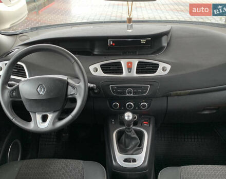 Серый Рено Сценик, объемом двигателя 1.6 л и пробегом 214 тыс. км за 7350 $, фото 56 на Automoto.ua