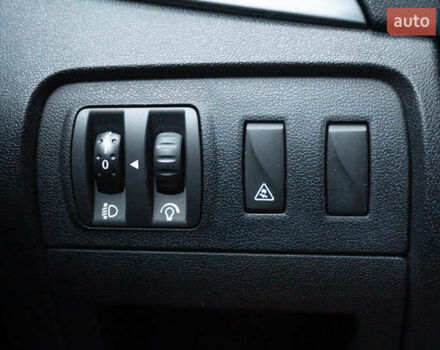 Серый Рено Сценик, объемом двигателя 2 л и пробегом 130 тыс. км за 8200 $, фото 28 на Automoto.ua