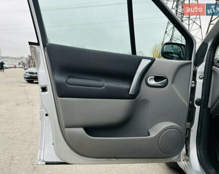 Серый Рено Сценик, объемом двигателя 1.6 л и пробегом 540 тыс. км за 6900 $, фото 15 на Automoto.ua