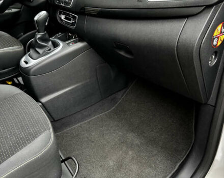 Серый Рено Сценик, объемом двигателя 2 л и пробегом 272 тыс. км за 6800 $, фото 22 на Automoto.ua