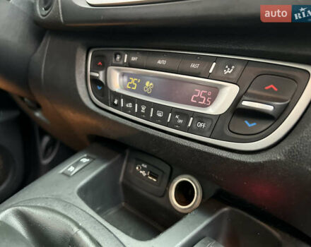 Серый Рено Сценик, объемом двигателя 1.5 л и пробегом 237 тыс. км за 5800 $, фото 32 на Automoto.ua