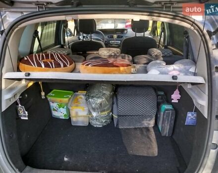 Рено Сценик 2010 в Киеве на Automoto.ua Серый Рено Сценик, объемом двигателя 1.5 л и пробегом 320 тыс. км за 7499 $, фото 10 на Automoto.ua