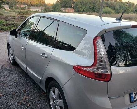 Рено Сценик 2010 в Млынове на Automoto.ua Серый Рено Сценик, объемом двигателя 1.5 л и пробегом 331 тыс. км за 7000 $, фото 7 на Automoto.ua