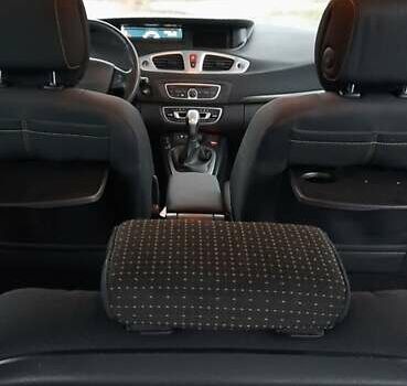 Серый Рено Сценик, объемом двигателя 2 л и пробегом 245 тыс. км за 7000 $, фото 6 на Automoto.ua