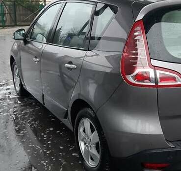 Серый Рено Сценик, объемом двигателя 2 л и пробегом 245 тыс. км за 7000 $, фото 2 на Automoto.ua