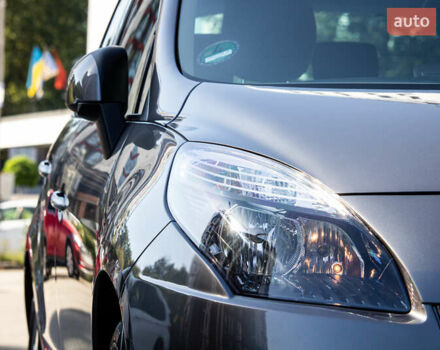 Серый Рено Сценик, объемом двигателя 1.5 л и пробегом 120 тыс. км за 8200 $, фото 7 на Automoto.ua