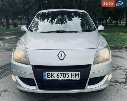 Рено Сценик 2010 в Ровно на Automoto.ua Серый Рено Сценик, объемом двигателя 1.4 л и пробегом 164 тыс. км за 5500 $, фото 2 на Automoto.ua