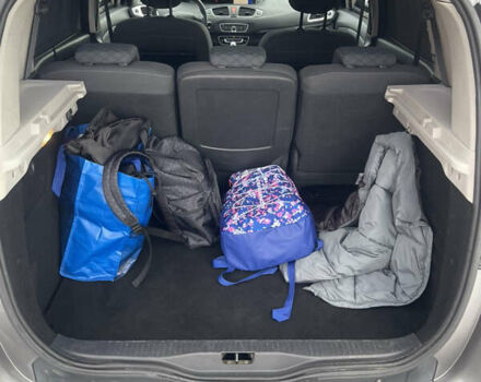 Рено Сценік 2010 у Харкові на Automoto.ua Сірий Рено Сценік, об'ємом двигуна 1.5 л та пробігом 280 тис. км за 6300 $, фото 14 на Automoto.ua