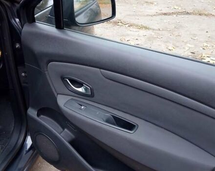 Серый Рено Сценик, объемом двигателя 1.46 л и пробегом 245 тыс. км за 7300 $, фото 4 на Automoto.ua