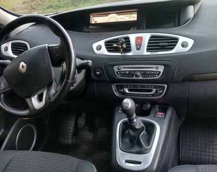 Рено Сценик 2010 в Млынове на Automoto.ua Серый Рено Сценик, объемом двигателя 1.5 л и пробегом 331 тыс. км за 7000 $, фото 9 на Automoto.ua