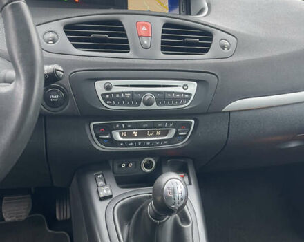 Сірий Рено Сценік, об'ємом двигуна 1.6 л та пробігом 237 тис. км за 7900 $, фото 11 на Automoto.ua