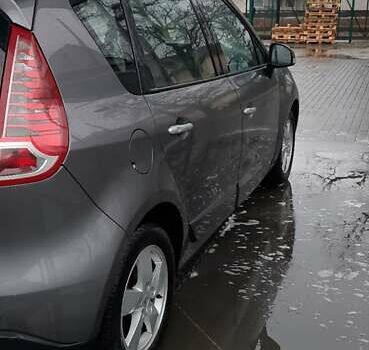 Серый Рено Сценик, объемом двигателя 2 л и пробегом 245 тыс. км за 7000 $, фото 4 на Automoto.ua