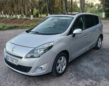 Рено Сценик 2010 в Млынове на Automoto.ua Серый Рено Сценик, объемом двигателя 1.5 л и пробегом 331 тыс. км за 7000 $, фото 14 на Automoto.ua