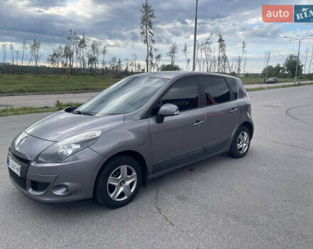 Рено Сценік 2010 у Харкові на Automoto.ua Сірий Рено Сценік, об'ємом двигуна 1.5 л та пробігом 280 тис. км за 6300 $, фото 3 на Automoto.ua