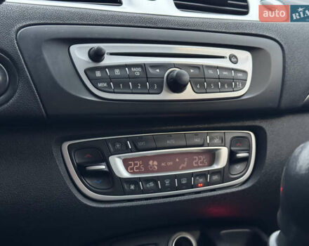 Серый Рено Сценик, объемом двигателя 1.5 л и пробегом 239 тыс. км за 6850 $, фото 24 на Automoto.ua