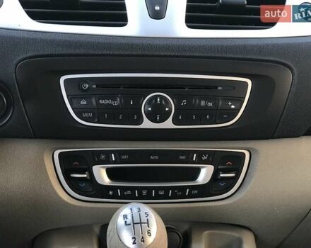 Рено Сценік 2010 у Хмельницькому на Automoto.ua Сірий Рено Сценік, об'ємом двигуна 1.9 л та пробігом 320 тис. км за 5399 $, фото 4 на Automoto.ua