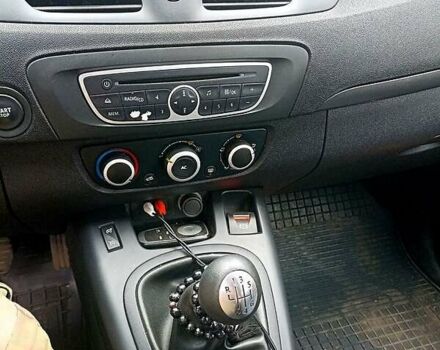 Рено Сценик 2010 в Полтаве на Automoto.ua Серый Рено Сценик, объемом двигателя 1.5 л и пробегом 226 тыс. км за 7400 $, фото 3 на Automoto.ua