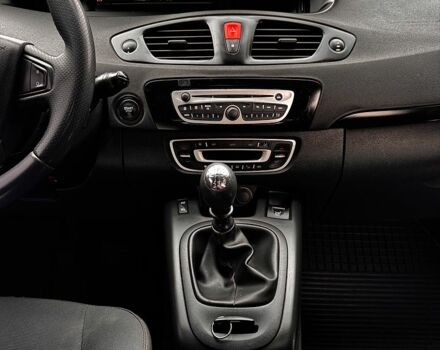 Сірий Рено Сценік, об'ємом двигуна 1.5 л та пробігом 240 тис. км за 7500 $, фото 4 на Automoto.ua