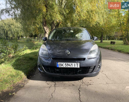 Рено Сценік 2011 у Рівному на Automoto.ua Сірий Рено Сценік, об'ємом двигуна 1.6 л та пробігом 214 тис. км за 6450 $, фото 1 на Automoto.ua