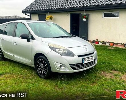 Серый Рено Сценик, объемом двигателя 1.5 л и пробегом 0 тыс. км за 8000 $, фото 1 на Automoto.ua