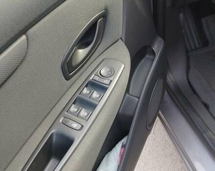 Серый Рено Сценик, объемом двигателя 1.6 л и пробегом 166 тыс. км за 7700 $, фото 10 на Automoto.ua