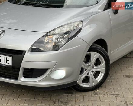 Рено Сценік 2011 у Львові на Automoto.ua Сірий Рено Сценік, об'ємом двигуна 1.6 л та пробігом 208 тис. км за 7250 $, фото 1 на Automoto.ua