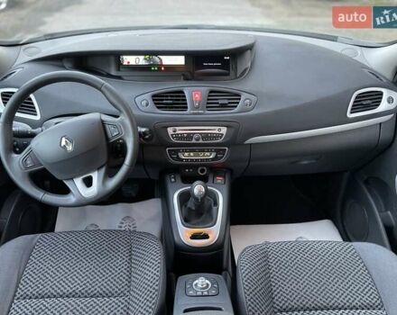 Серый Рено Сценик, объемом двигателя 1.6 л и пробегом 241 тыс. км за 7500 $, фото 5 на Automoto.ua