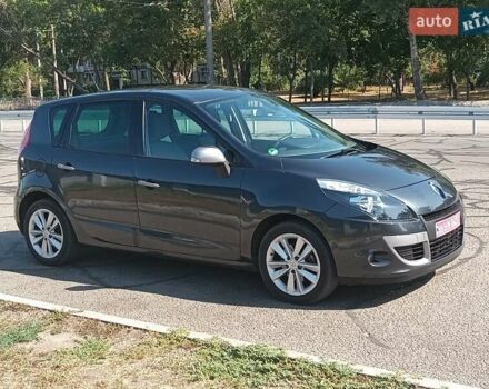 Рено Сценик 2011 в Днепре (Днепропетровске) на Automoto.ua Серый Рено Сценик, объемом двигателя 1.6 л и пробегом 230 тыс. км за 7800 $, фото 7 на Automoto.ua