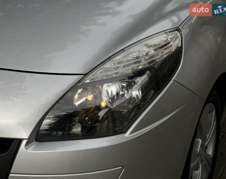 Рено Сценік 2011 у Львові на Automoto.ua Сірий Рено Сценік, об'ємом двигуна 1.6 л та пробігом 208 тис. км за 7250 $, фото 32 на Automoto.ua