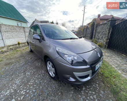 Рено Сценик 2011 в Ровно на Automoto.ua Серый Рено Сценик, объемом двигателя 1.5 л и пробегом 317 тыс. км за 6500 $, фото 8 на Automoto.ua