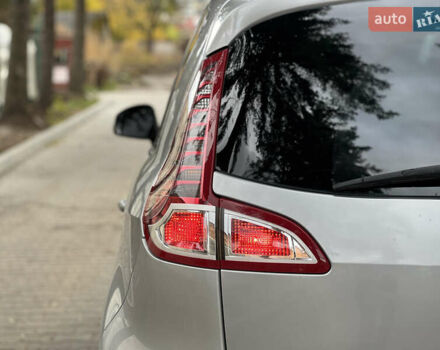 Рено Сценік 2011 у Львові на Automoto.ua Сірий Рено Сценік, об'ємом двигуна 1.6 л та пробігом 208 тис. км за 7250 $, фото 10 на Automoto.ua