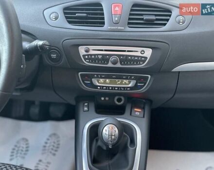 Серый Рено Сценик, объемом двигателя 1.6 л и пробегом 241 тыс. км за 7500 $, фото 23 на Automoto.ua