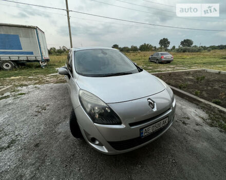 Сірий Рено Сценік, об'ємом двигуна 1.5 л та пробігом 220 тис. км за 8200 $, фото 1 на Automoto.ua