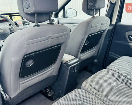 Серый Рено Сценик, объемом двигателя 1.5 л и пробегом 234 тыс. км за 7300 $, фото 16 на Automoto.ua