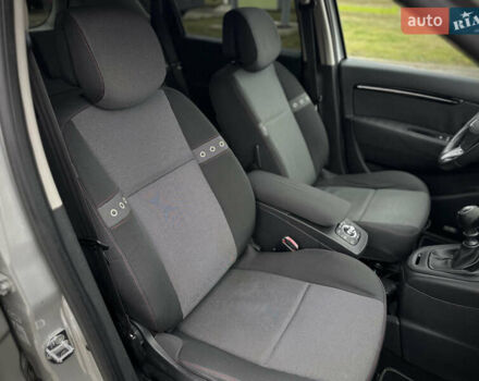 Сірий Рено Сценік, об'ємом двигуна 1.5 л та пробігом 292 тис. км за 7700 $, фото 62 на Automoto.ua