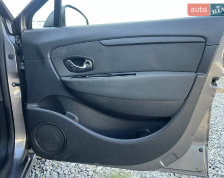 Серый Рено Сценик, объемом двигателя 1.6 л и пробегом 186 тыс. км за 7300 $, фото 30 на Automoto.ua