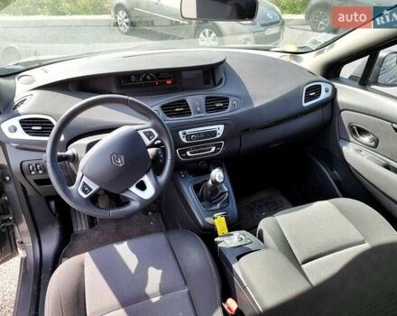 Сірий Рено Сценік, об'ємом двигуна 1.5 л та пробігом 175 тис. км за 8300 $, фото 8 на Automoto.ua