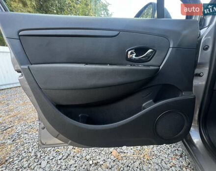 Серый Рено Сценик, объемом двигателя 1.6 л и пробегом 186 тыс. км за 7300 $, фото 32 на Automoto.ua