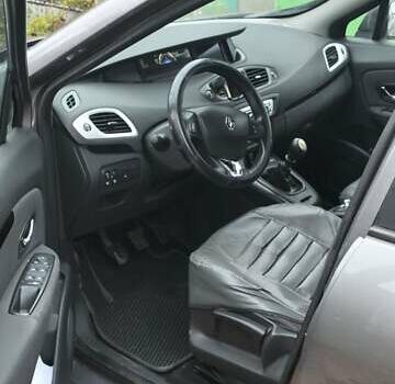 Серый Рено Сценик, объемом двигателя 1.46 л и пробегом 253 тыс. км за 6799 $, фото 2 на Automoto.ua