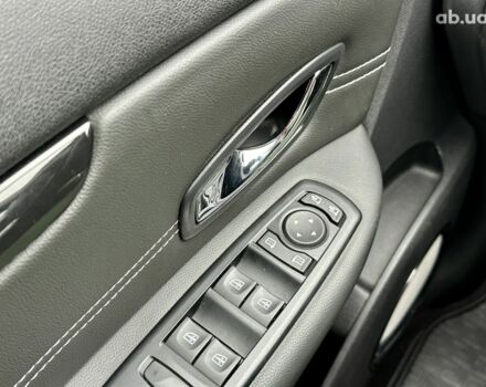 Серый Рено Сценик, объемом двигателя 0 л и пробегом 213 тыс. км за 10400 $, фото 9 на Automoto.ua