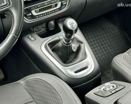 Серый Рено Сценик, объемом двигателя 0 л и пробегом 213 тыс. км за 10400 $, фото 17 на Automoto.ua