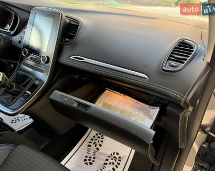 Серый Рено Сценик, объемом двигателя 1.6 л и пробегом 199 тыс. км за 14500 $, фото 57 на Automoto.ua