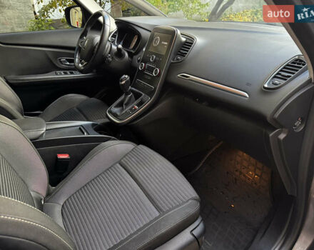 Рено Сценик 2017 в Черновцах на Automoto.ua Серый Рено Сценик, объемом двигателя 1.46 л и пробегом 208 тыс. км за 13400 $, фото 12 на Automoto.ua